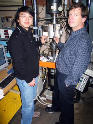 NPRE graduate student Di Yun and Jim Stubbins in the lab.